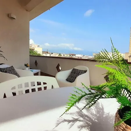 Limonce' Home: Coastal Retreat With Sea Views And Veranda Apartment